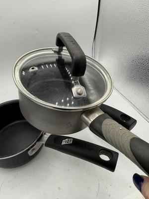 Set of 3 sauce pans