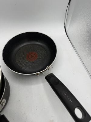 Set of 3 sauce pans