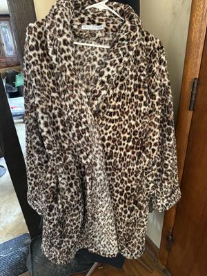 Cheetah robe-missing tie