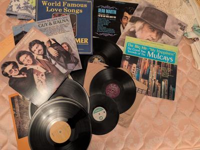 Large Group of Old Vinal Records.