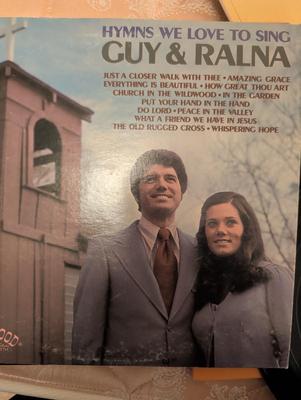 Large Group of Old Vinal Records.