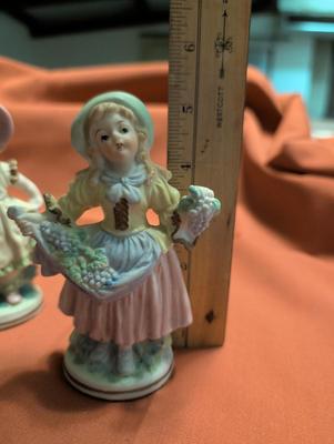 Nice Porcelain Figurines