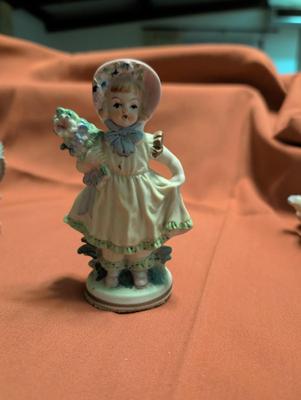 Nice Porcelain Figurines