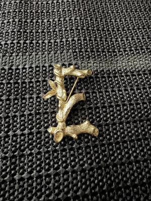 vintage Sarah Coventry gold-tone initial "E" brooch from the 1964 "Sarah's ABCs" collection, featuring a faux...