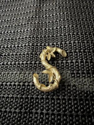 vintage Sarah Coventry gold-tone letter 'S' initial pin