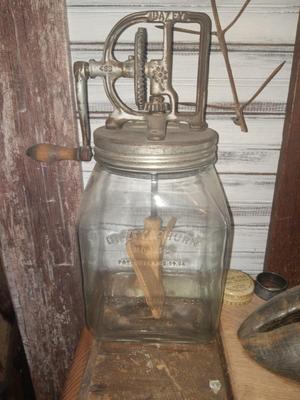 Nice Dazey Churn with screen #40