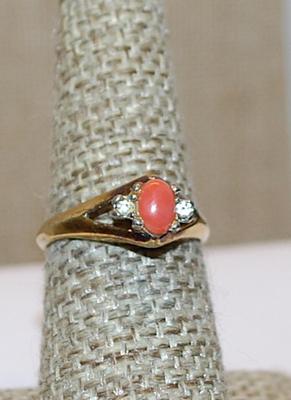 Size 7 Vintage Coral-Style Cabochon RING - Marked 14KT "HGF' (Heavy Gold Filled) on a Gold Band (3.5g)