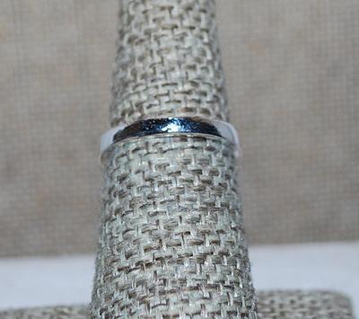 Size 6½ BLUE PEAR Shaped Glass Stone RING with Silver Tone Surround & Band (2.7g)