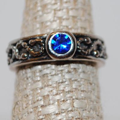Size 5¼ Beautiful Single Round Blue Stone on a "S Rope" Style Full Band Design (6.6g)