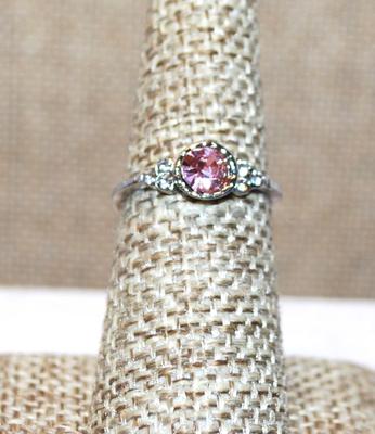 Size 6½ Single Pink Faceted Center Stone Set in a "Nest" Ring with 3 Clear Stones Side Accents and Silver Tone Band (1.2g)