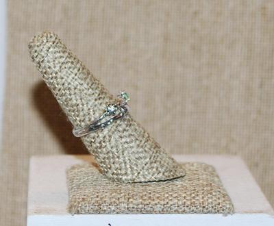 Size 7¼ Very Light Single Green Round Stone Ring Set on a Flowered Branch on a Silver Tone Band (2.2g)