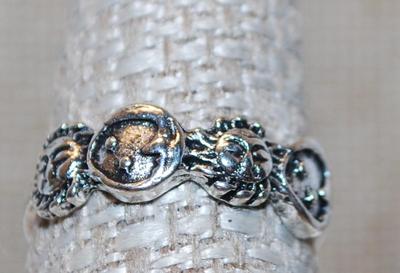 Size 7½ All Silver Tone "Sundial Faces" Ring (2.1g)