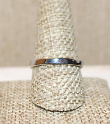 Size 10¼ Light Blue Emerald Cut Stone Ring with 3 Clear Stones "Arrow" Side Accents on a Silver Tone Band (2.6g)