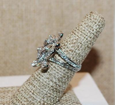 Size 6 ½ Triple Flower Petals Brilliant Stones Party Ring on a Glittery Silver Tone Band (7.1g)