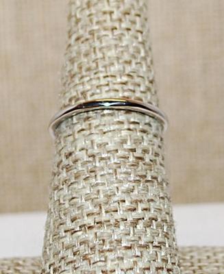 Size 6 Marked .925 Delicate Clear Rectangle Stone Ring with 2 Side Accent Stones on a Silver Band (1.2g)