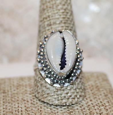 Size 10½ Marked .925 COWRIE SHELL Ring with Double Rows of Globes Surround on a Silver Band (7.4g)