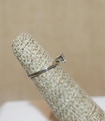 Size 4 Delicate 3 Prong Single Clear Stone RING with an Off-Set "Corner" on 1 Side of the Silver Tone Band (1.1g)
