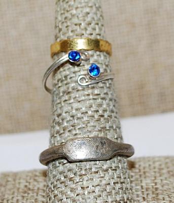 Sizes 4, 6 & 10 Collection of 3 Assorted Blue Stones, Base Metal & Gold Colored RINGS (Total 6.7g)