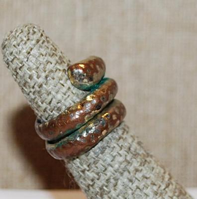 Size 6½ Vintage Red & Gold Hammered "SNAKE" RING with Patina Markings (9.4g)