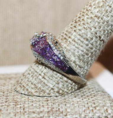 Size 9¼ Marked .925 "Puffy" VIOLET Party Ring with a Single Main Clear Round Stone on a Silver Band (6.1g)