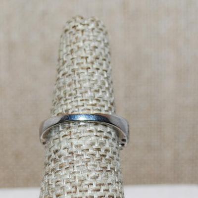 Size 8 Marked .925 "Puffy" BLACK Party Ring with a Single Main Clear Round Stone on a Silver Band (5.9g)