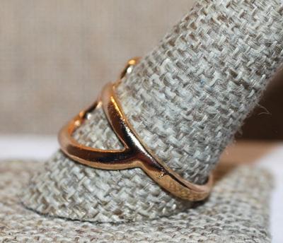 Size 11 Gold Tone No Stones "LOOP & SNAKEHEAD" RING (3.2g)