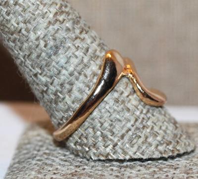 Size 11 Gold Tone No Stones "LOOP & SNAKEHEAD" RING (3.2g)