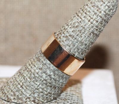 Size 7½ Simple Gold Tone No Stones Band RING with Tight OPEN-ENDED Band (2.6g)