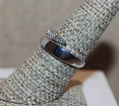 Size 7½ Beautiful Bejeweled Silver Tone Overlapping Band RING (3.0g)