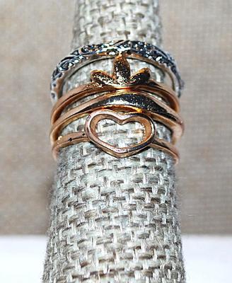 Size 6-6½ Collection of 4 RINGS - 1 Silver Tone, Rough Cut Band; 3 Gold Tone, Heart, Flower & Simple (4.6g)