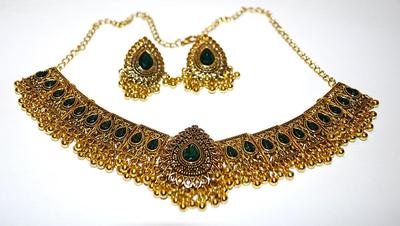 "Pharoah's Queen" NECKLACE (8" Across+ 14" L) & EARRINGS JEWELRY SET with Pear Shaped Deep Green Stones and...