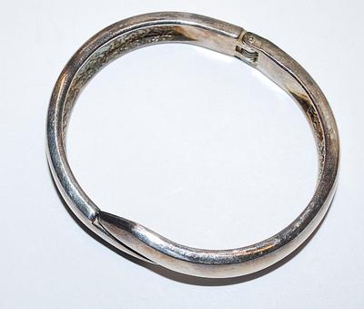 Vintage Spring-Snap CUFF BRACELET (2¼" Opening) with Pointed Ends