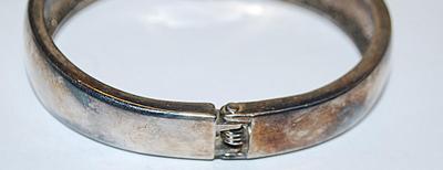 Vintage Spring-Snap CUFF BRACELET (2¼" Opening) with Pointed Ends