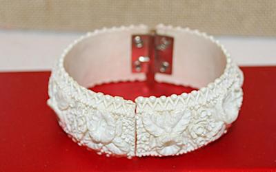 VINTAGE "Alabaster-Style" CUFF BRACELET (2⅛" Opening) with Hinged Spring Closure