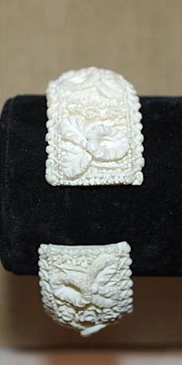 VINTAGE "Alabaster-Style" CUFF BRACELET (2⅛" Opening) with Hinged Spring Closure