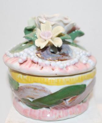Covered Ceramic Yellow, White & Pink Flowers Jewelry Trinket Box with Matching Colors Base 3" H x 3" Round