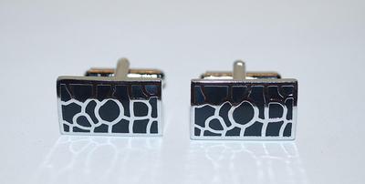 NEW CUFFLINKS SET with Silver Swirl " Maze" Design RECTANGLE Center on a Silver Tone Setting
