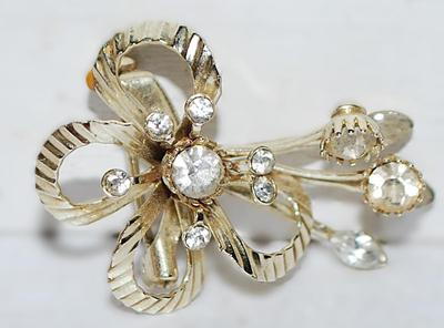 Spikes & Stones BOUQUET BROOCH (1½" x 1") with 4 Loops on a Gold Tone Setting