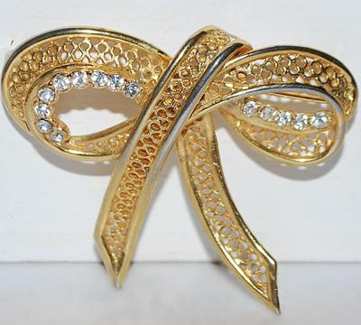 Bejeweled Gold Colored Filigree-Style BOW BROOCH (2" x 1½") on a Gold Tone Setting