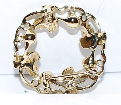 Pink & Green Leaves WREATH BROOCH (1¼" Diam.) with 4 Faux Pearls on a Silver Tone Setting