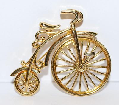 Wheel Turning "1800's Style" BICYCLE BROOCH (2¼" x 1¾") with Moveable Front Wheel and a Gold Tone Setting