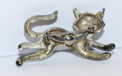 Stunning "Jade Blue" Eyed Siamese CAT BROOCH (2¼" x 1⅛") with Black Tip Accents & Brushed Silver Coat