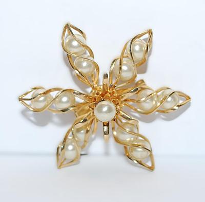 Pointed PEARL BROOCH (2¼" Diam.) with 13 Faux Pearls Woven Into a Gold Tone Star Setting