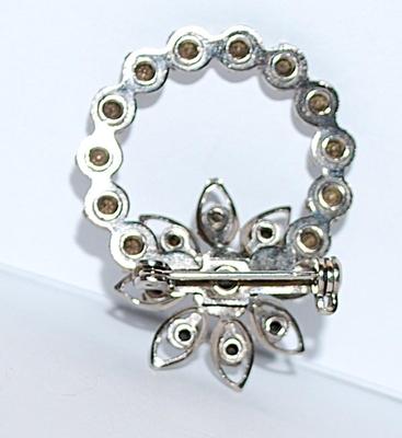 Bright RHINESTONE STAR BROOCH (1½" x 1") with Silver Tone Setting