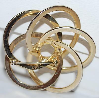 Five Joined Circles BROOCH (2¼" Diam.) on a Gold Tone Setting