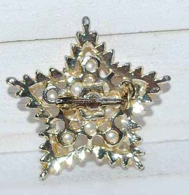 Vintage Style Set of 11 Faux PEARLS BROOCH (1¼" Diam.) on a 5 Point STAR & Gold Tone Setting
