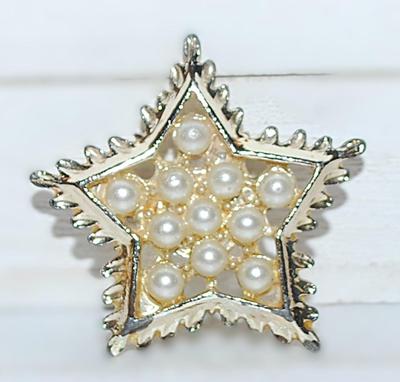 Vintage Style Set of 11 Faux PEARLS BROOCH (1¼" Diam.) on a 5 Point STAR & Gold Tone Setting