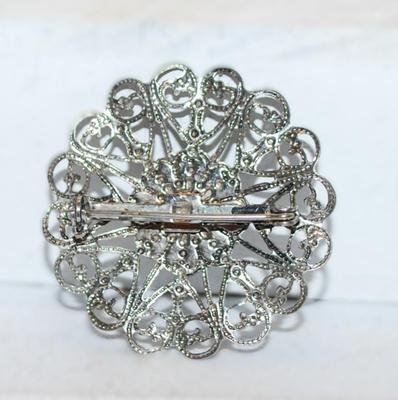 Hearts Filigree-Style Surround BROOCH (1¾" Diam.) with a 5 Stone Raised Center on a Silver Tone Setting