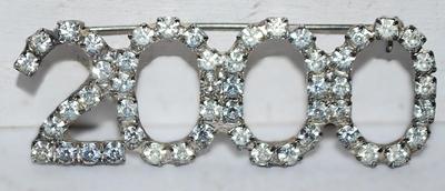 VINTAGE Bejeweled Year "2000" BROOCH (2¼" x ¾") on a Silver Tone Setting