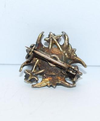 Petite Vintage-Style Beveled GREEN Oval Stone BROOCH (1" x 1") with 3 Faux Pearls on a Dark Gold Tone Setting